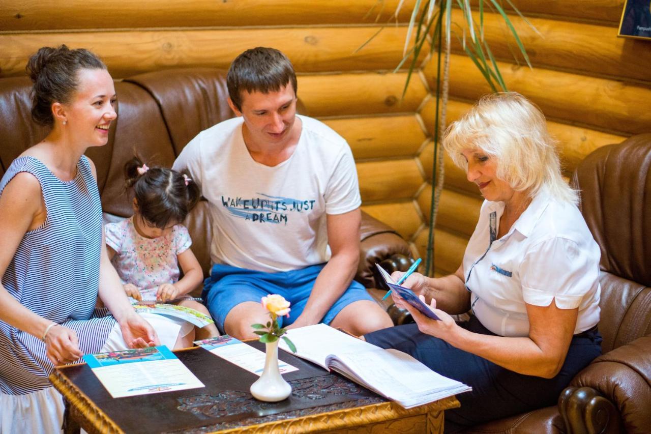 Комплекс Відпочинку Пампушка & Подушка Hotel Burlach'ya Balka Ngoại thất bức ảnh