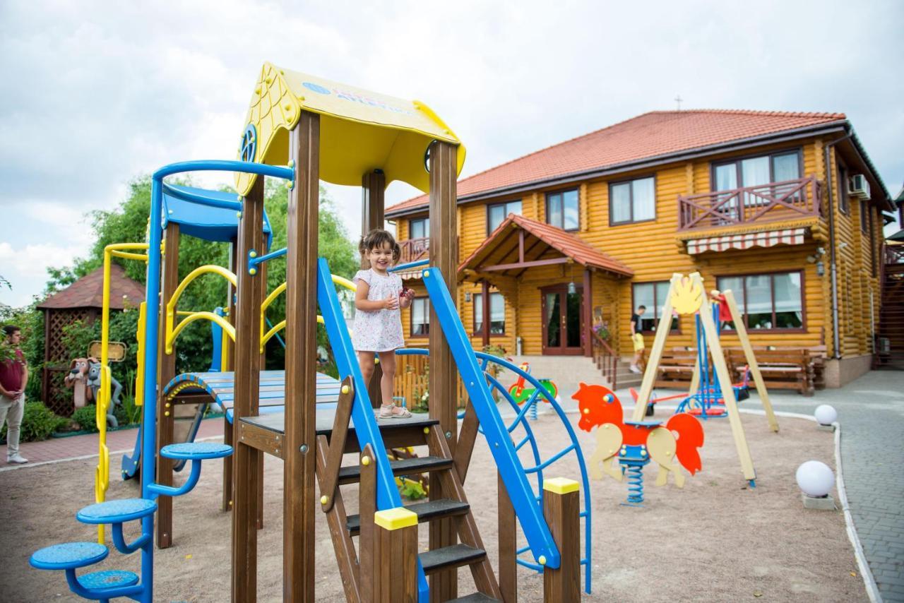 Комплекс Відпочинку Пампушка & Подушка Hotel Burlach'ya Balka Ngoại thất bức ảnh