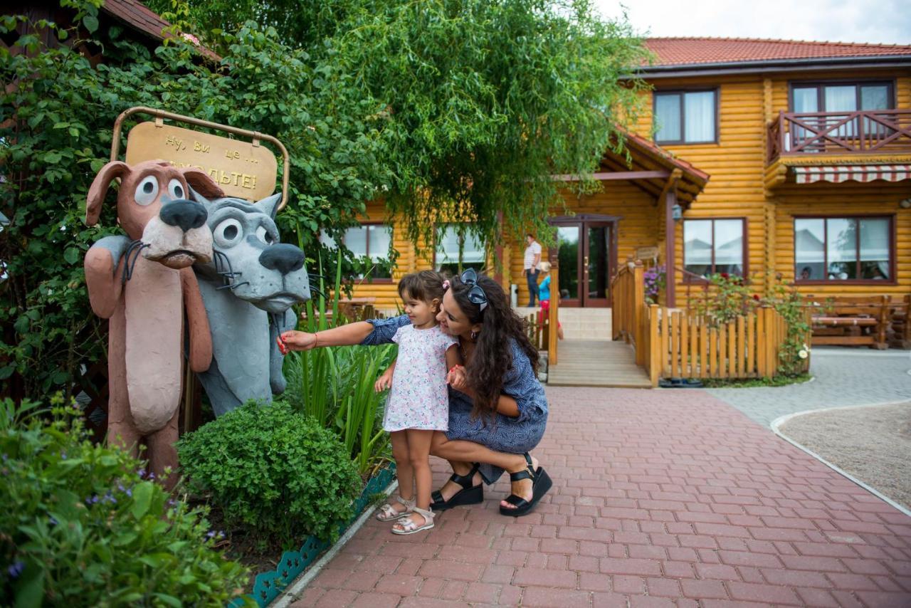 Комплекс Відпочинку Пампушка & Подушка Hotel Burlach'ya Balka Ngoại thất bức ảnh